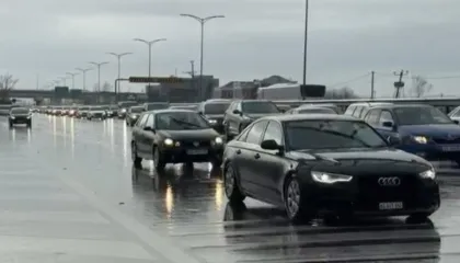 Fluks i lartë mjetesh në aksin Milot-Lezhë, trafik i rënduar edhe në hyrje të qytetit të Lezhës