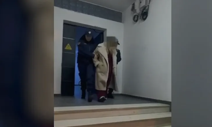 ‘Fole’ prostitucioni në Durrës! Tutorja nga Armenia nuk hap dyert, ndërhyn zjarrfikësja, pranga dy punonjëseve