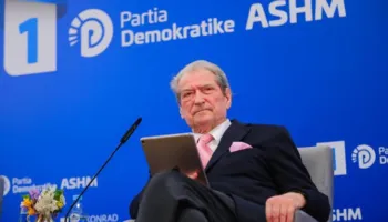 ‘Foltore me të rinjtë e FRPD’/ Kreu i PD, Sali Berisha takim me aktivistët para protestës të 24 Janarit