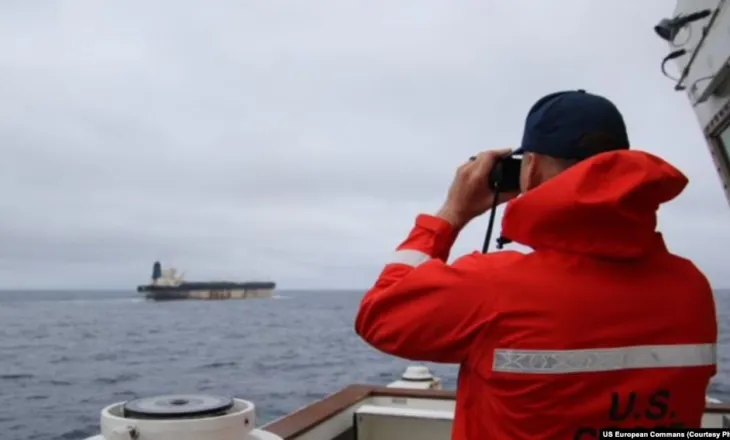 Forcat amerikane kapin një cisternë ruse në Atlantik