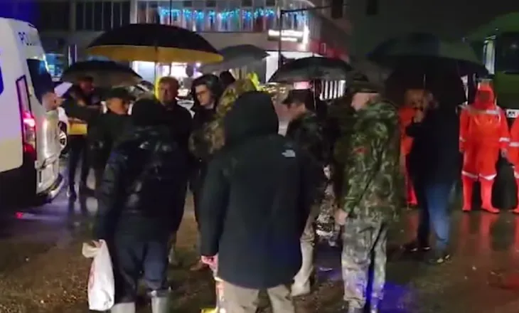 Forcat e Armatosura ndërhyjnë për largimin e ujit nga banesat në zonën e ish-Kënetës