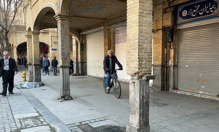 Forcat e sigurisë përleshen me protestuesit në Iran, 36 të vrarë në tubime, mes tyre dhe fëmijë