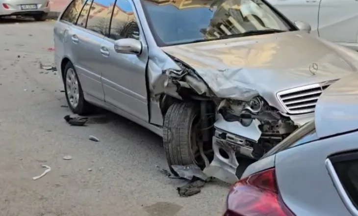 FOTO- Aksident zinxhir, përplasen pesë automjete njëra pas tjetrës