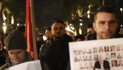 FOTO/ Deputeti i PD Besart Xhaferri i bashkohet thirrjes së Lapajt, proteston krah qytetarëve