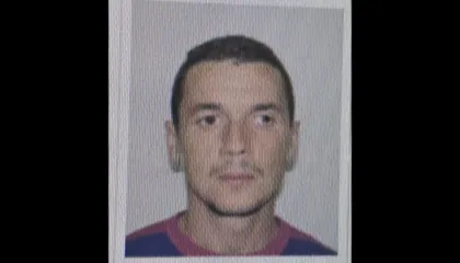 FOTO-Ky është autori i arrestuar i grabitjes së supermarketit në Tiranë, hyri i maskuar dhe me thikë në dorë dhe..