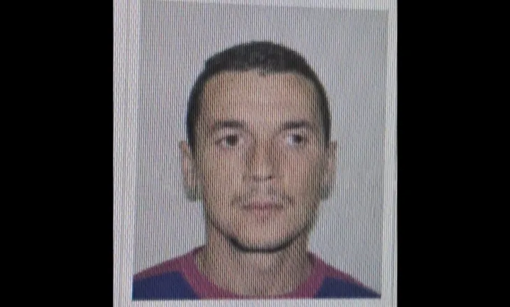 FOTO-Ky është autori i arrestuar i grabitjes së supermarketit në Tiranë, hyri i maskuar dhe me thikë në dorë dhe..