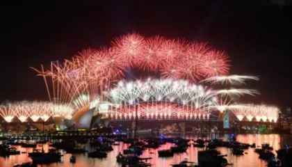 Foto-Lajm/ Atmosferë fantastike në të gjithë botën, si u prit Viti i Ri 2026