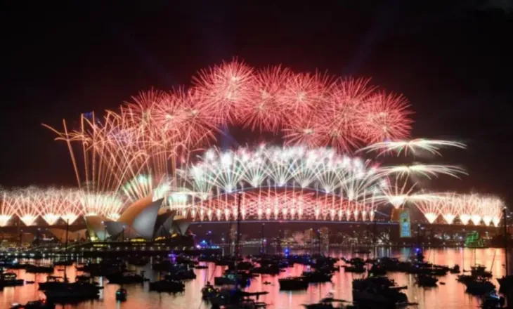 Foto-Lajm/ Atmosferë fantastike në të gjithë botën, si u prit Viti i Ri 2026