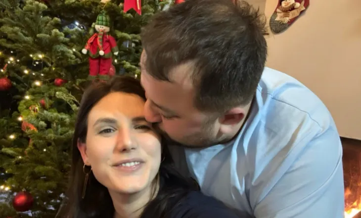 Foto/ Nata e ndërrimit të viteve, deputetja socialiste prezanton për herë të parë partnerin e saj me një postim të veçantë