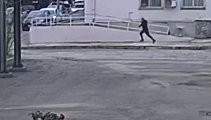 FOTOLAJM/ Altin Ndoci u arratis nga Spitali i Durrësit, momenti kur ikën me vrap