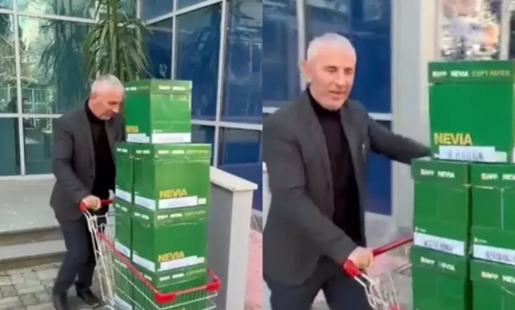 Fotolajm/ Avokati i Safet Bajrit bëhet viral, merr me karrocë fashikujt hetimorë