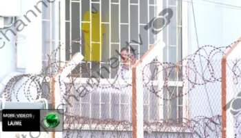 FOTOLAJM/ Në kohën e ajrimit, ish-ministri Beqaj luan shah në burgun e Durrësit