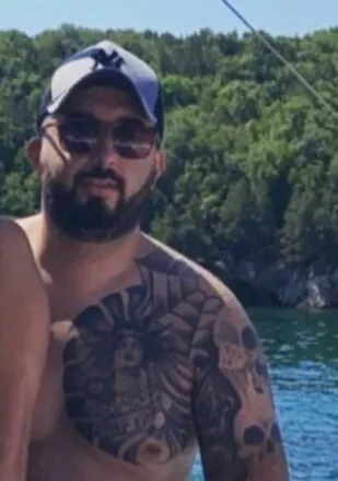 FOTOT-Plagosja me armë zjarri e dy shqiptarëve në Greqi/ Detajet nga atentati, një person hyri në lokal dhe…