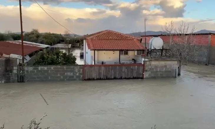 Fshati Bishan nën pushtimin e ujit, shteti mungon! Banorët: Na u mbyt bagëtia, na mbetet të marrim rrugët e emigrimit