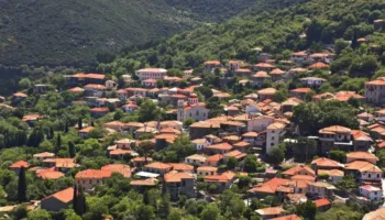 ‘Fshati grek që ofron para për të jetuar brenda tij’/ Kryeplaku: Po inkurajojmë banorët…