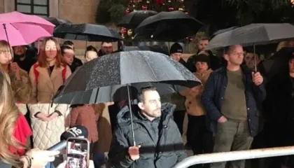 Ftesë zyrtare nga Berisha për t’u ulur tryezë? Lapaj i bindur: Ne na duhen qytetarët në shesh