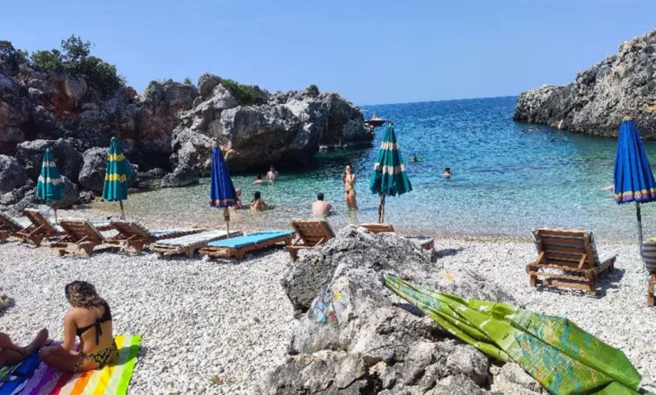 Fund abuzimeve me çmimet e çadrave dhe shezlongëve, bashkitë përcaktojnë ‘tavanin’