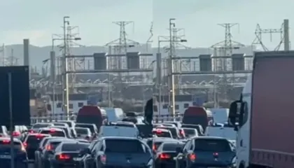 Fundjava rikthen trafikun e rënduar në hyrje të Elbasanit, fluks i lartë automjetesh