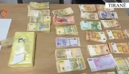 Furnizonin me drogë grupet kriminale, 3 të arrestuar në Tiranë! Sekuestrohet 1 kg kokainë dhe 121 mijë euro