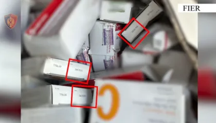 Furnizonte farmacitë e Fierit me medikamente të skaduara kontrabandë, arrestohet 42-vjeçari (EMRI)