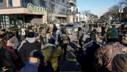 Fushata kundër emigracionit në SHBA, agjentët federalë qëllojnë për vdekje një person në Minneapolis