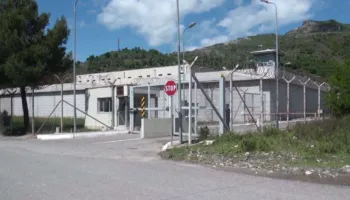 Fusnin drogë në burg! Arrestohen 3 persona në Elbasan, mes tyre edhe një efektiv policie