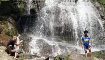 Futbollisti francez rrëzohet nga ujëvara dhe humb jetën teksa po bënte ‘selfie’ me të dashurën