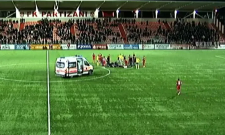 Futbollisti humbet ndjenjat në fushë, ndërpritet ndeshja Partizani-Elbasani