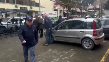 Gazetari Artan Hoxha paraqitet në SPAK, dorëzon audio-përgjimin origjinal për 21 Janarin: Vrasjet nuk janë kryer nga pakujdesia, por me urdhër