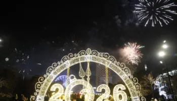 Gëzuar 2026! Nga veriu në jug, si u festua ndërrimi i viteve, spektakël fishekzjarrësh në të gjithë vendin