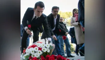 “Gjaku i të pafajshmëve thërret”/ Veliaj përkujton ’21 Janarin’: Plaga e dhimbjes mbetet e hapur!