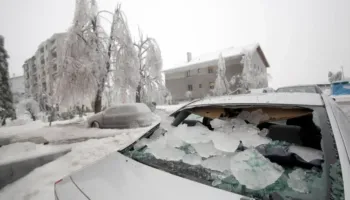 Gjashtë viktima dhe qindra fluturime të anuluara, dëbora shkakton kaos në Europë
