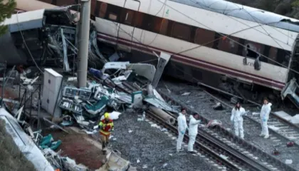 Gjendet një nyje e thyer në shinat e trenit pas përplasjes të dielën në Spanjë