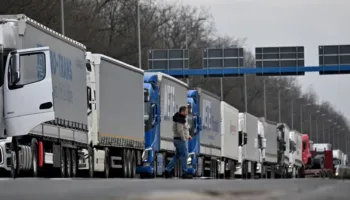 Gjendet zgjidhja/ Kamionistët e Mal të Zi i japin fund bllokadës në kufi, pritet hapja edhe e pikave me Shqipërinë