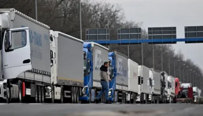 Gjendet zgjidhja/ Kamionistët e Mal të Zi i japin fund bllokadës në kufi, pritet hapja edhe e pikave me Shqipërinë