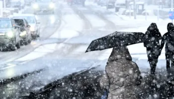 Gjermania përfshihet nga stuhia e akullit! Mbyllen shkollat, anulohen fluturimet dhe paralizohet transporti hekurudhor