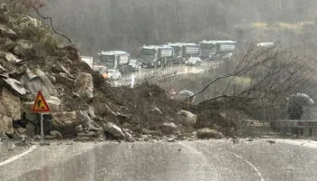 Gjirokastër/ Rrëshqitje dherash dhe bllokim rrugës, evakuohen disa familje