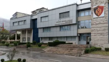 Gjirokastër, sherr mes të rinjve/ Goditet me thikë një 24 vjeçar, arrestohet autori