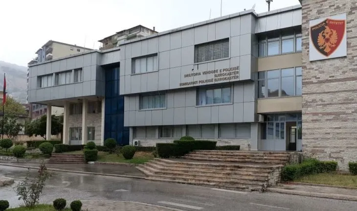 Gjirokastër, sherr mes të rinjve/ Goditet me thikë një 24 vjeçar, arrestohet autori