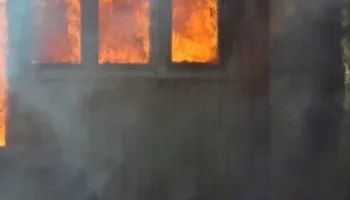 Gjirokastër/ Zjarr në një banesë, përfundon në spital e moshuara