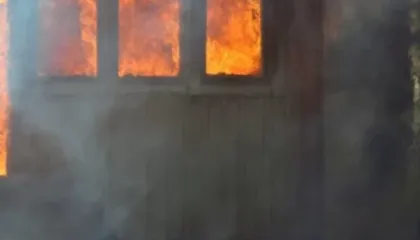 Gjirokastër/ Zjarr në një banesë, përfundon në spital e moshuara