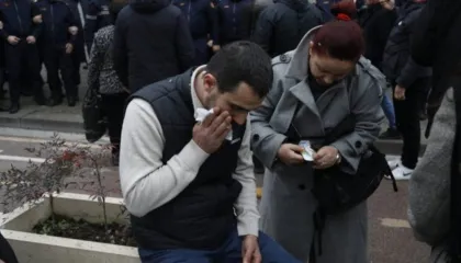 “Gjuajnë me kambale te këmbët që të mos i kapi kamera”, Lapaj: Sjellja e policisë në protestë, jo proporcionale