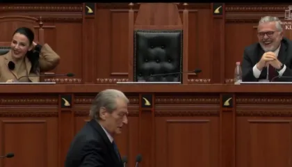 Gjykata Kushtetuese vendos për fatin e saj, Belinda Balluku në Kuvend, Berisha: Jeni të gjithë lubistë
