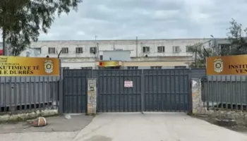 Gjykata lë në qeli ish-drejtorin e burgut të Durrësit