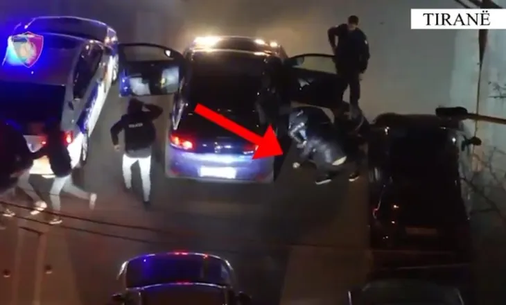 Goditet trafiku i armëve në Tiranë, arrestohen pjestarët e grupit kriminal, kapen kallashnikovë