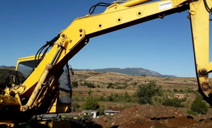 Goditi për vdekje punëtorin/ Arrestohet 32-vjeçari, drejtues i eskavatorit