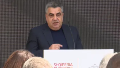 Gonxhja takohet me kryetarin e Bashkisë së Madridit, dialog ndërkombëtar për turizmin