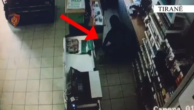Grabiti supermarketin në Tiranë dhe sulmoi me thikë punonjësen, publikohet fotoja e autorit