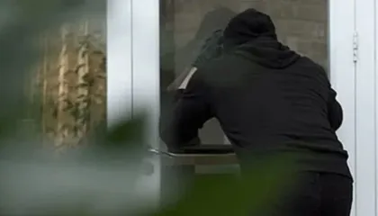 Grabitje në Shkodër/ U fut me një çekiç në pikën e dhënies së kredive dhe mori paratë, në kërkim autori ende i pa identifikuar