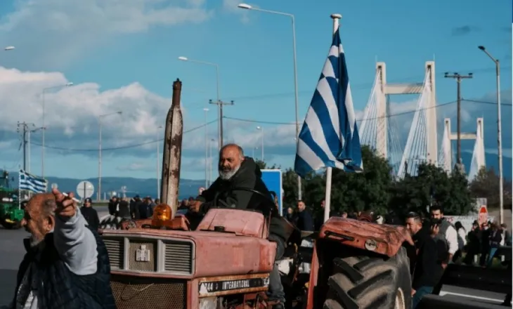 Greqi: Në pikëpyetje takimi i Mitsotakis me fermerët protestues, dialogu me qeverinë mbetet i pasigurt